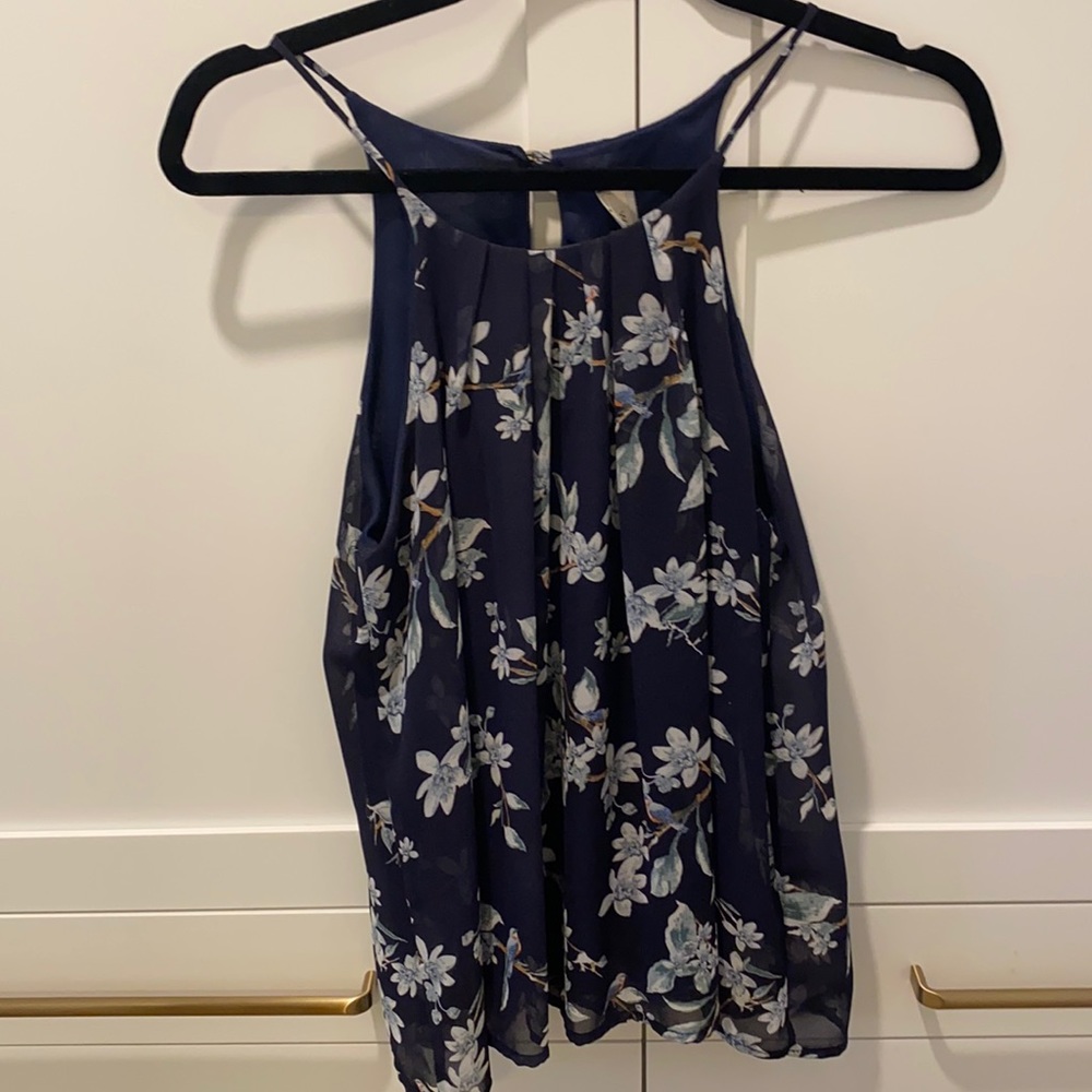 Cute straps silky tank top with bird print.
